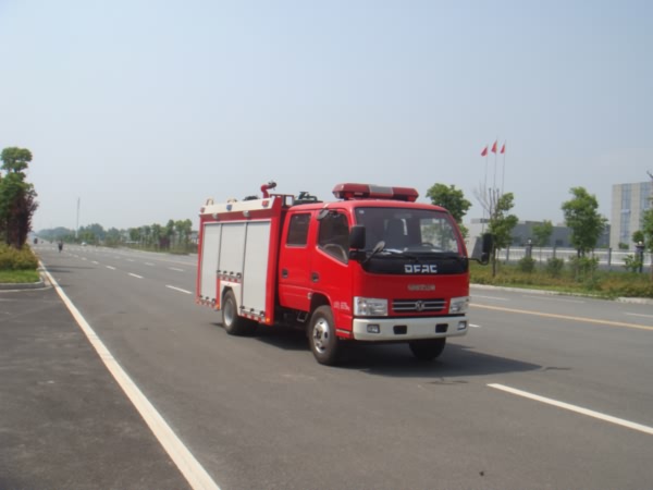 東風2噸水罐消防車.jpg