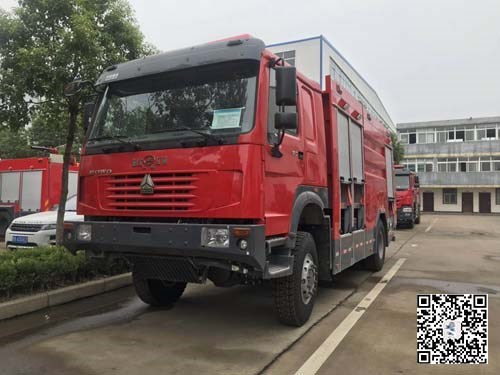 重汽四驅(qū)6噸水罐消防車