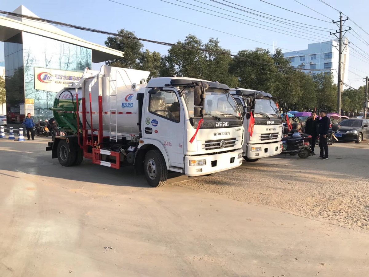 東風(fēng)大多利卡餐廚垃圾車（6方泔水垃圾車）