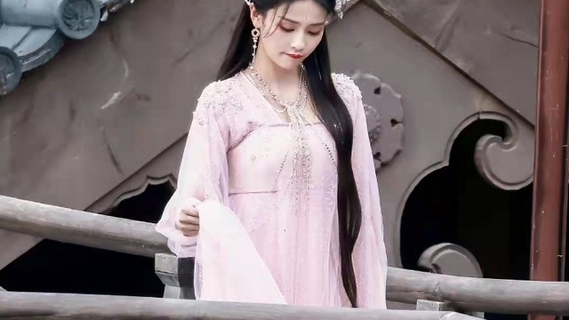 白鹿李昀锐大片花絮曝光现场互动默契颜值养眼引期待
